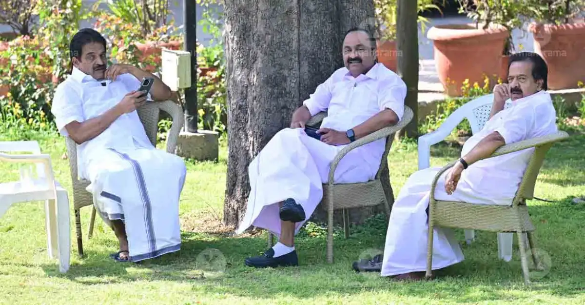 AICC buys time to declare Kerala CM - 2
