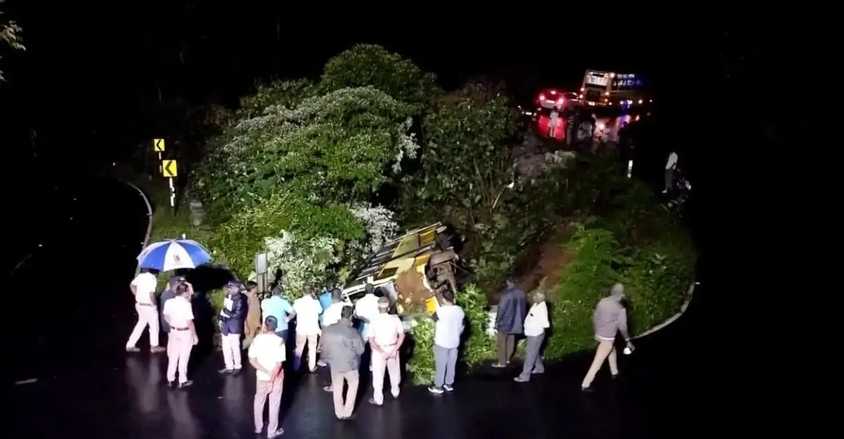 Nine killed as van carrying Malappuram schoolteachers plunges off Valparai cliff - 4