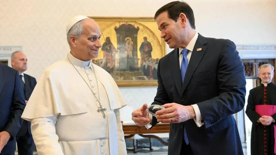 Pope Leo XIV Got a Crystal Football From Marco Rubio and His Two-Word Response Said Everything: 'Wow, Okay' - 2