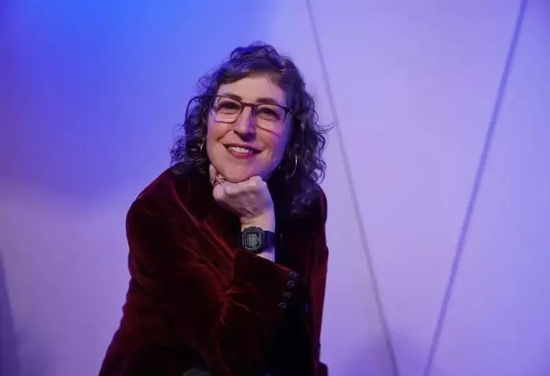 Mayim Bialik Says GLP-1 Medication Gave Her “Explosive Diarrhea” - 3