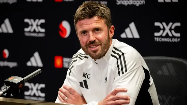 Carrick deserves full-time job after guiding Man Utd to brink of Champions League - 2