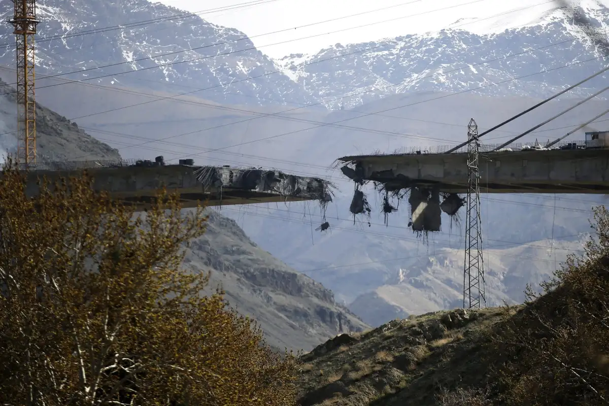 Search and rescue mission underway after U.S. fighter jet downed over Iran - 3