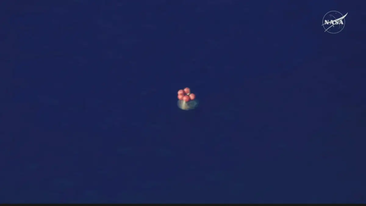 Live Updates: Artemis II Astronauts Walk to Medical Checks After Successful Splashdown - 3