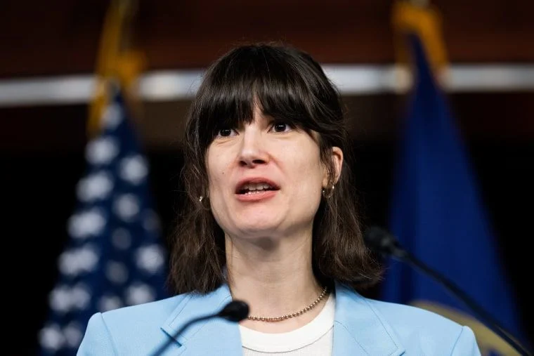 Who Is Rep. Chuy García? From Chicago Streets to Calling Out Bondi as 'Worst AG' – Epstein Files Hearing Goes Viral - 2