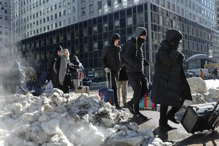 Chris Christie slams Mamdani over handling of New York City snowstorm, garbage 'piled up everywhere' - 4