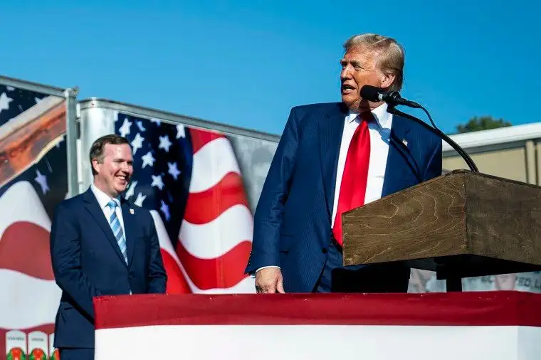 GOP billionaire trying to woo Trump's support in key Georgia race bankrolled his 2024 presidential rivals - 2