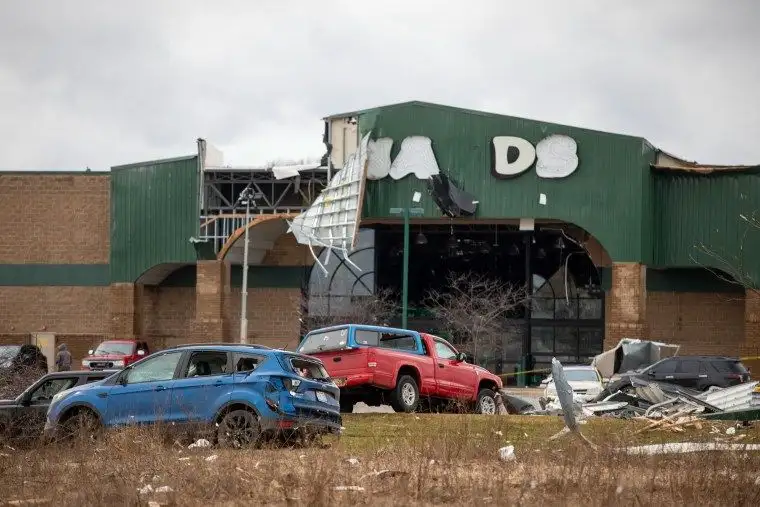 ‘It’s lifting houses!’ At least six dead as suspected tornadoes hit Michigan, Oklahoma - 1
