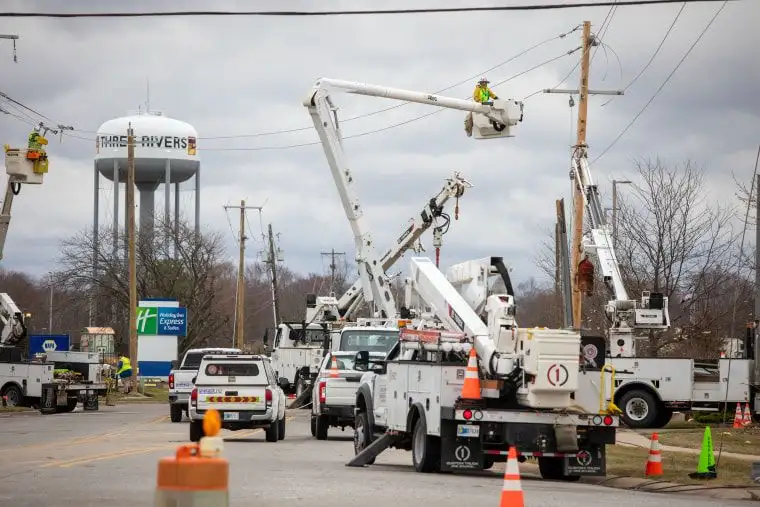 ‘It’s lifting houses!’ At least six dead as suspected tornadoes hit Michigan, Oklahoma - 4