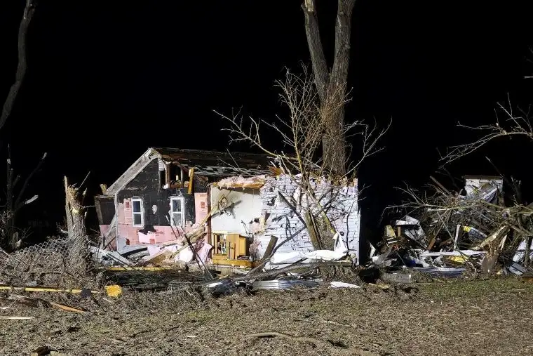 ‘It’s lifting houses!’ At least six dead as suspected tornadoes hit Michigan, Oklahoma - 2
