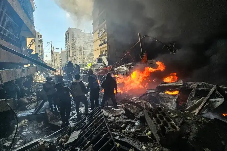 Panic in Beirut Restaurant After Largest Israeli Airstrikes So Far – Viral CCTV Footage Shows Chaos - 1