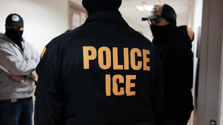 Trump says he's sending immigration agents to airports on Monday amid DHS shutdown - 4