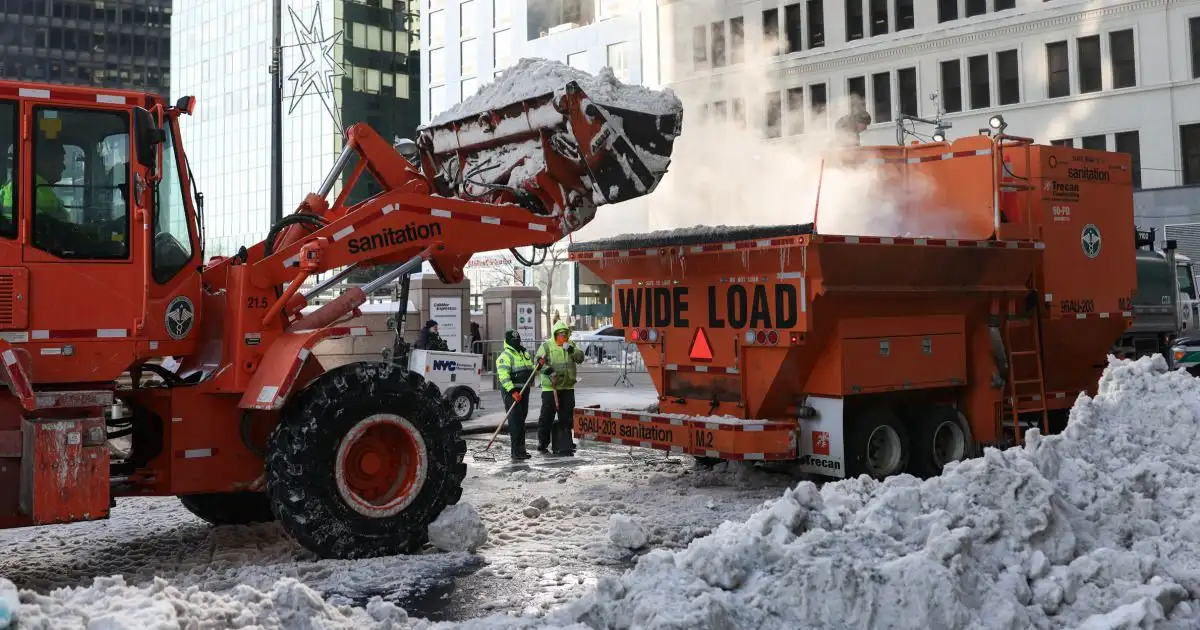 Chris Christie slams Mamdani over handling of New York City snowstorm, garbage 'piled up everywhere' - 1