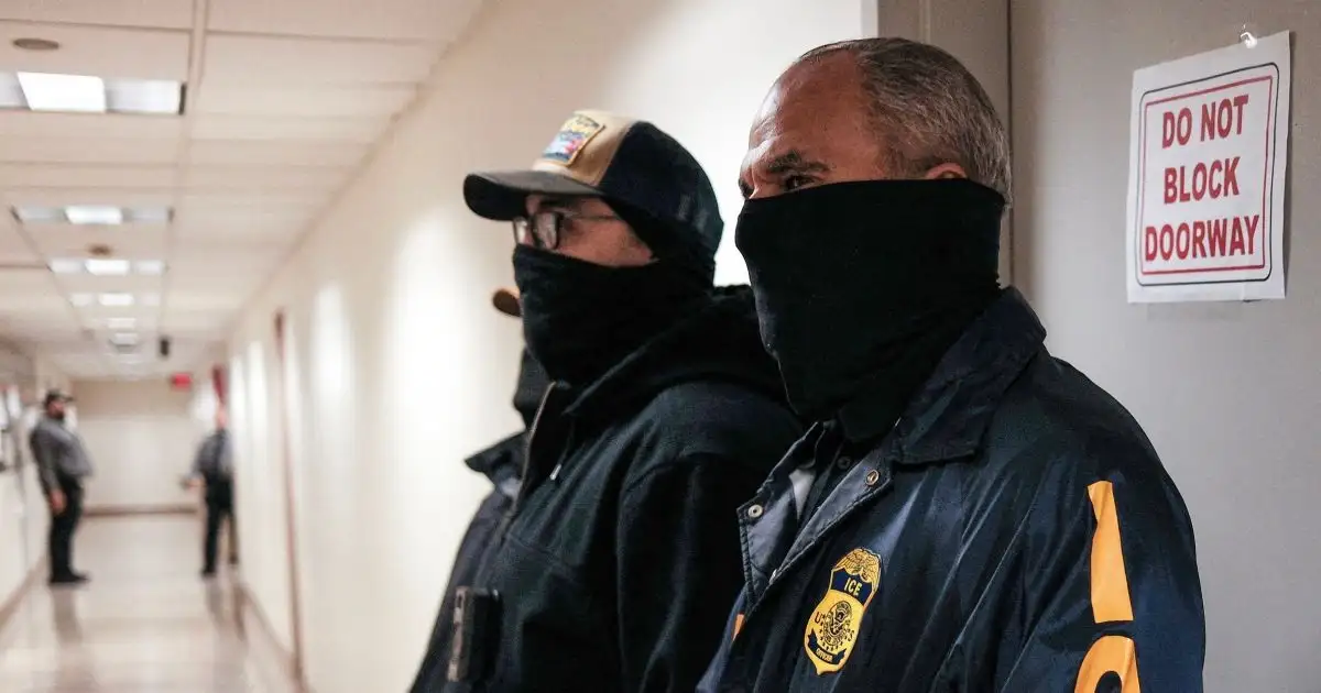 Trump says he's sending immigration agents to airports on Monday amid DHS shutdown - 3