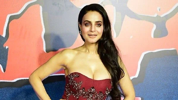 Ameesha Patel faces non-bailable warrant over alleged breach of contract case; Gadar 2 actress REACTS! - 3
