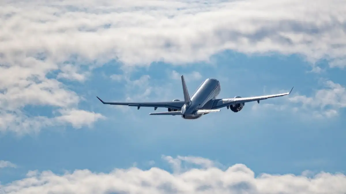 VACATION CANCELED? WAR HITS SUMMER TRAVEL... - 2