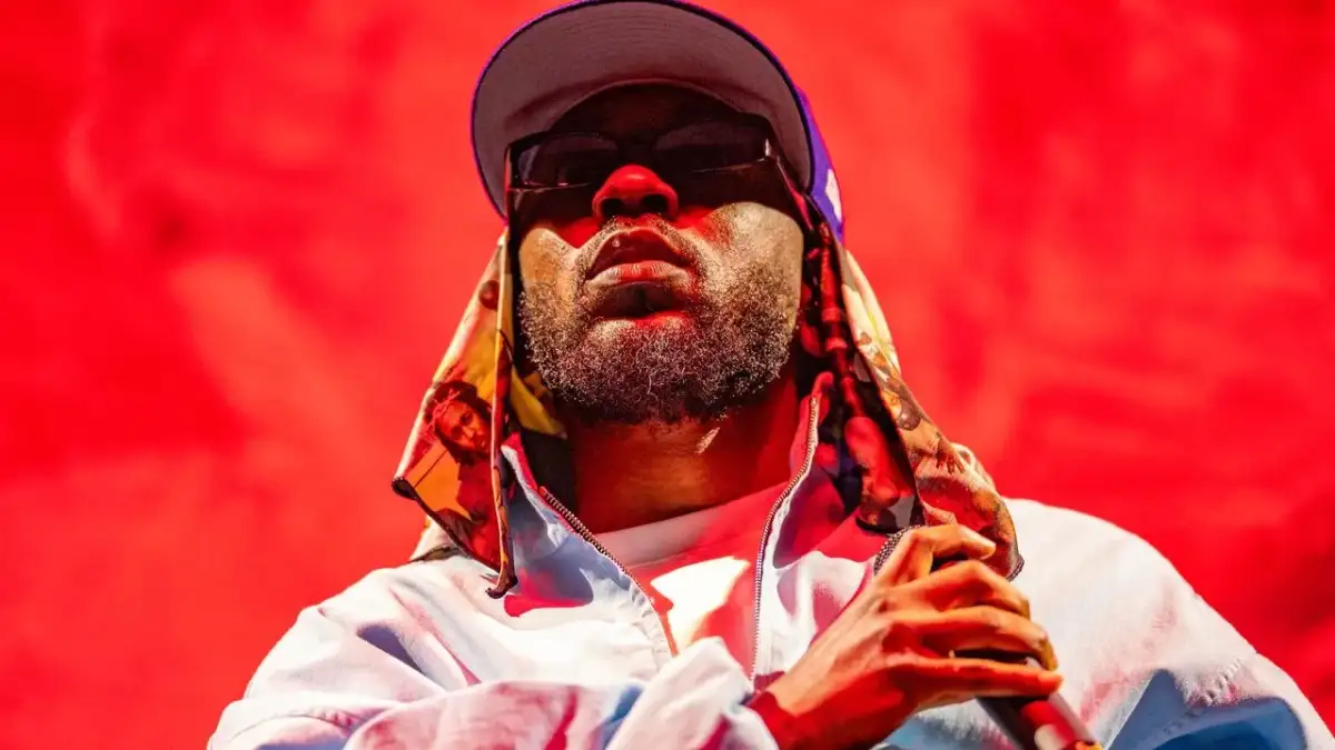 Drake just dropped 3 albums at once — here's what they say about his epic beef with Kendrick Lamar. - 3
