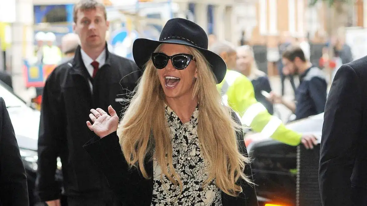 'Terrified' Britney Spears Reportedly Making 'Desperate' Appeals To Sons Following DUI Arrest - 2