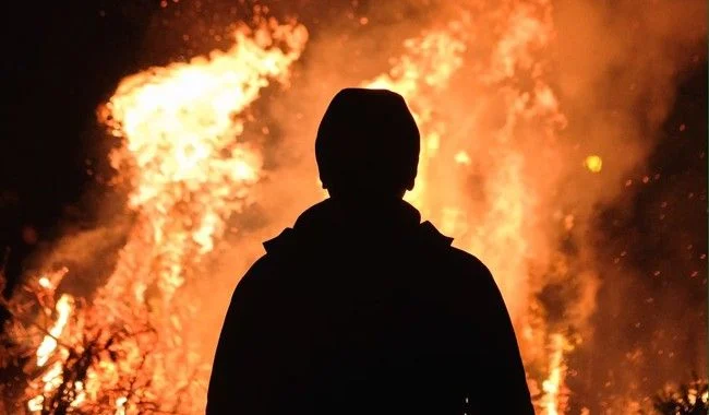 Massive Flames Roar Above Tehran in Apocalyptic Scene After IDF Blasts Oil Facilities - 4