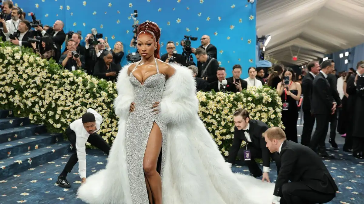 Met Gala 2026 live: Stars descend on red carpet as fashion's biggest night is engulfed by furious backlash - 2