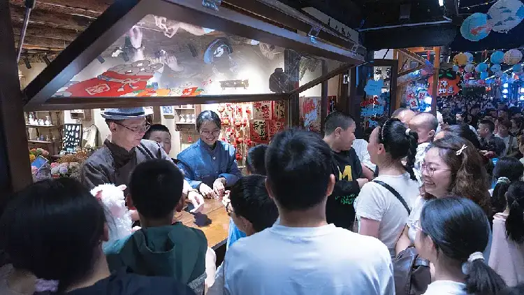 China's service sector logs robust growth - 3