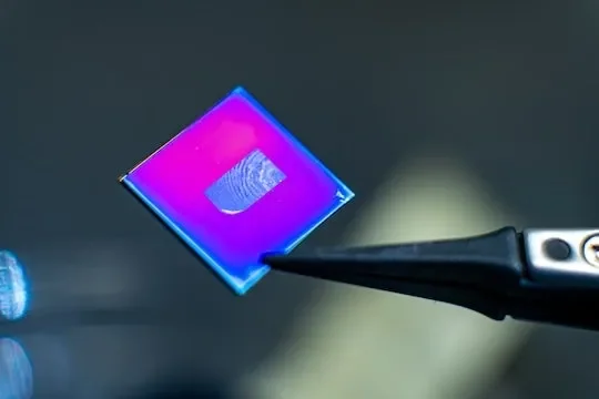 Chiral carbon nanotube films deliver giant light-conversion effect - 1