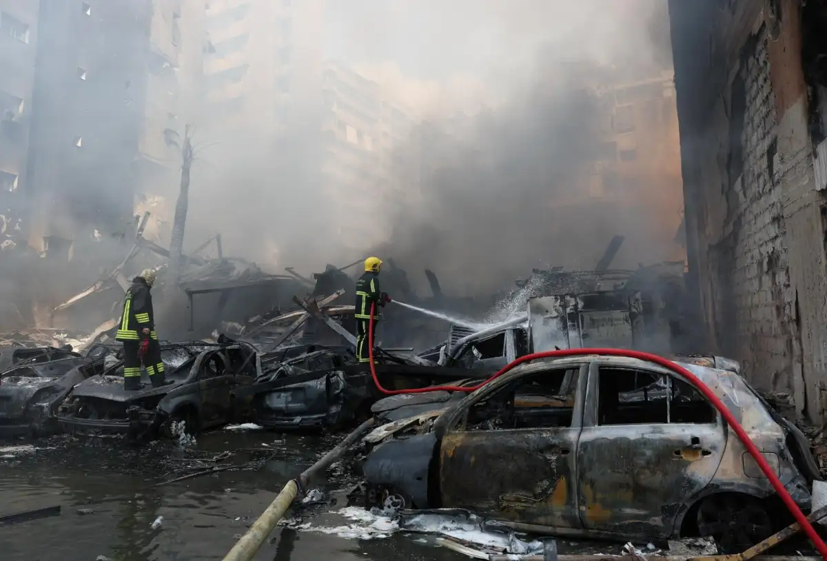 Apocalyptic scenes in Beirut after Israel bombs 100 times in 10 minutes... - 4