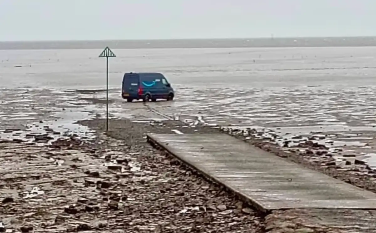 Abandon shipment: how an Amazon van got marooned on the UK’s ‘most dangerous path’ - 1