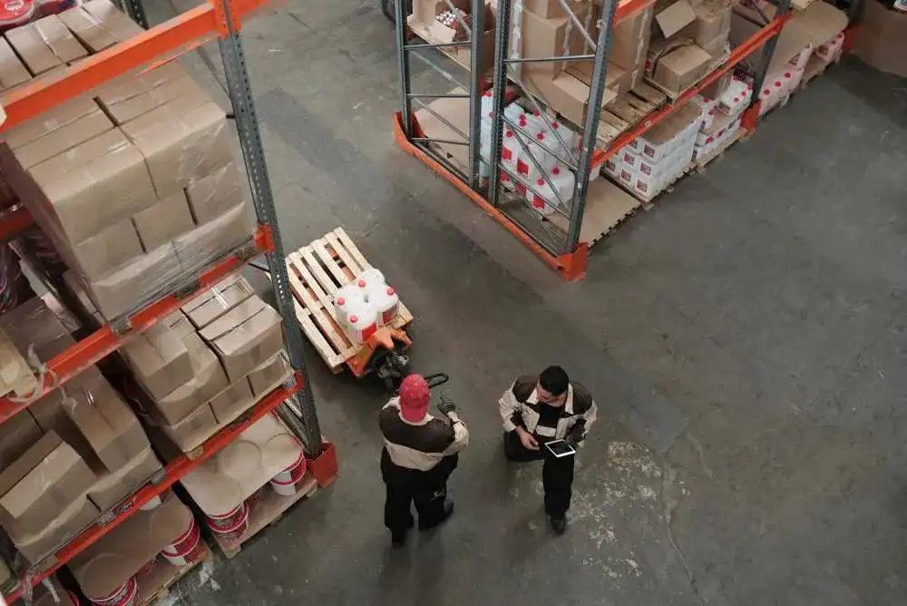 Fast deliveries worsen conditions for e-commerce warehouse workers - 4