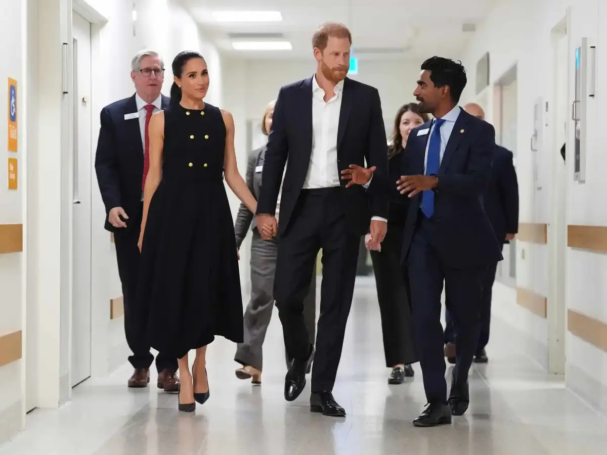 Meghan returns to the polished princess look in Australia - 2