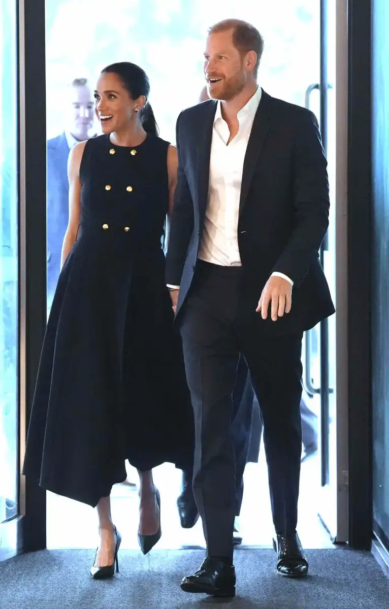 Meghan returns to the polished princess look in Australia - 1