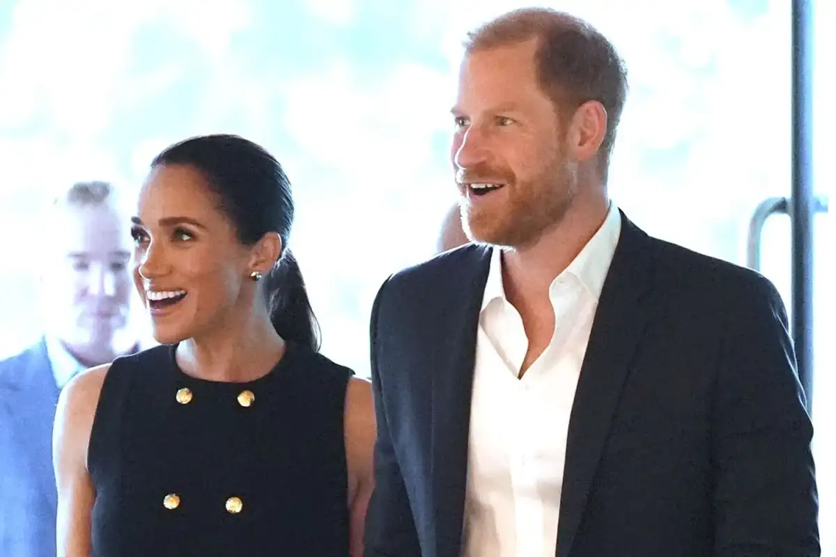 Meghan returns to the polished princess look in Australia - 4
