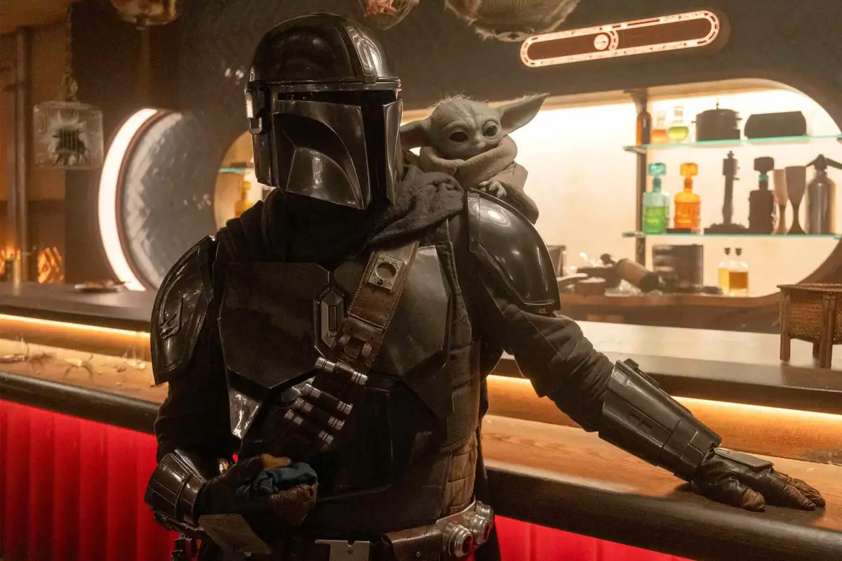 Pedro Pascal goes undercover for 'Star Wars' surprise at Disneyland - 1