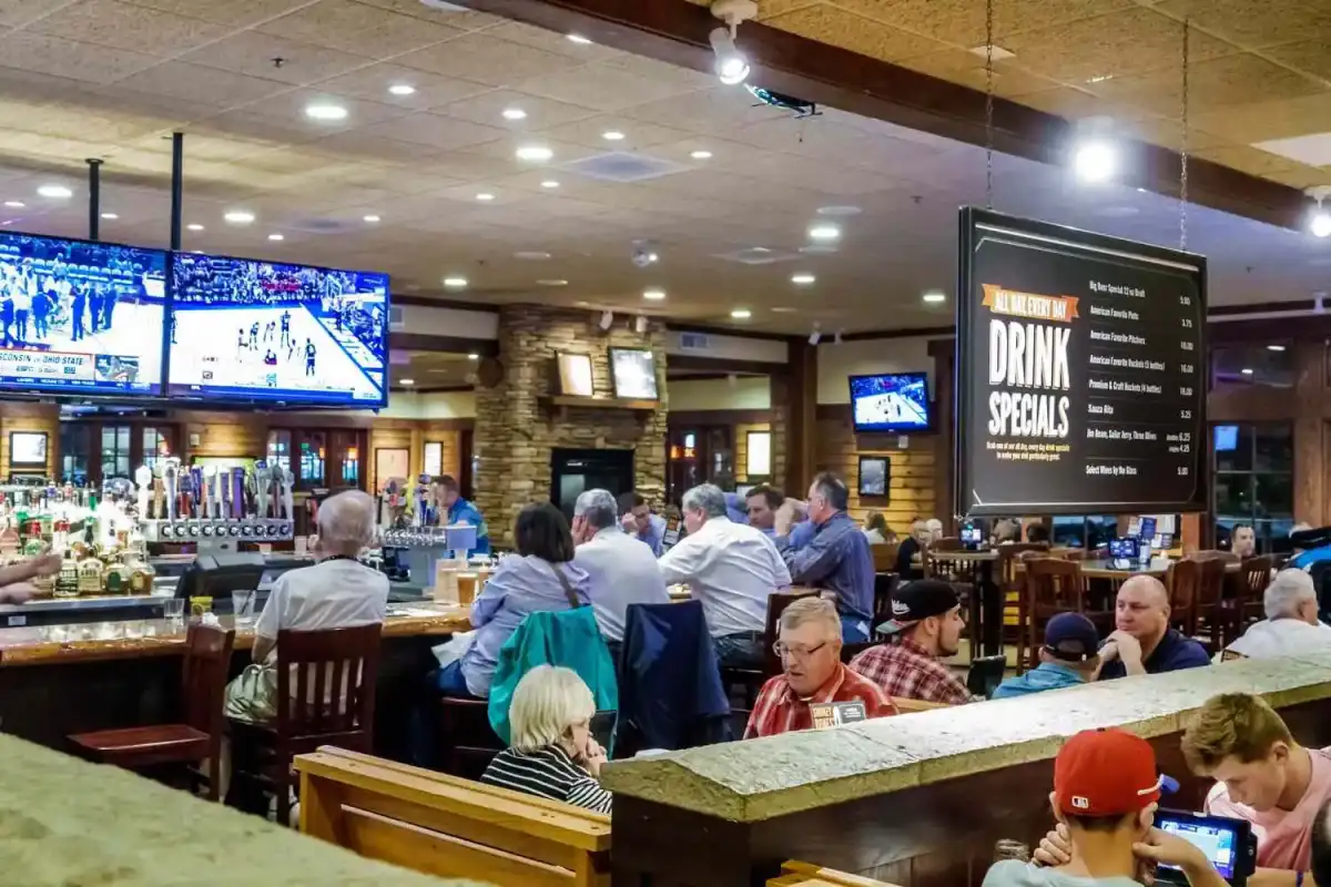 What Happened to Smokey Bones? Inside the BBQ Chain's Chapter 11 Bankruptcy and Sudden Nationwide Closures - 1