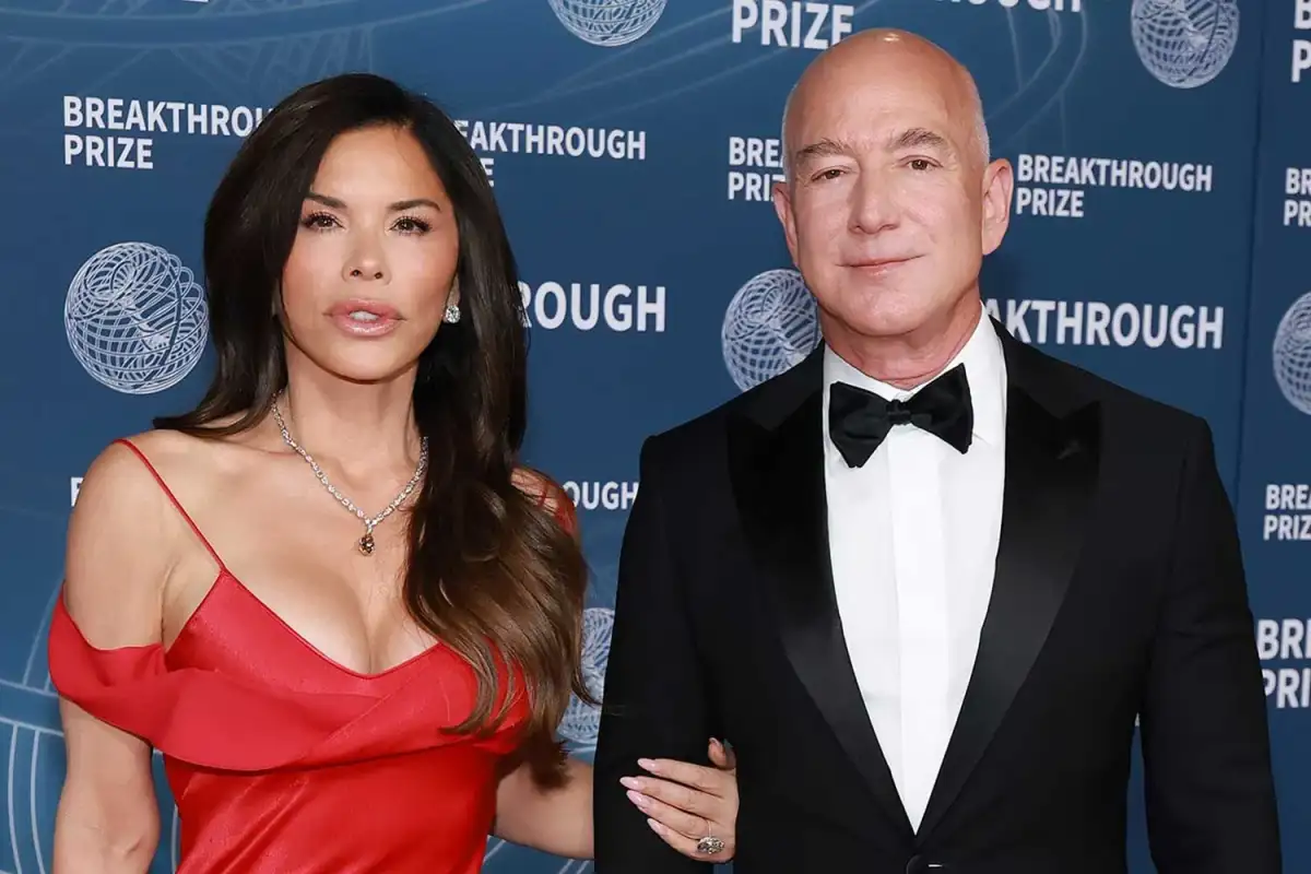 Lauren Sanchez shocks fans in surprise baby news with Jeff Bezos - 1