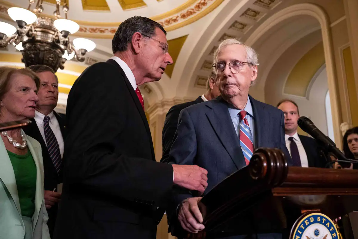 Fears for Mitch McConnell, 84, as his stunning decline is laid bare and Trump accuses 'bum' staff of manipulating him - 4