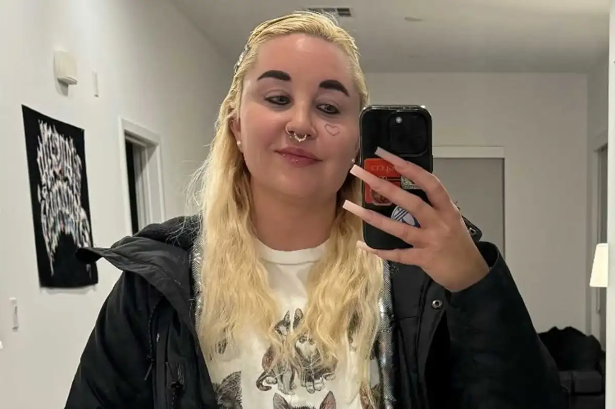 Amanda Bynes shows off 30lb Ozempic weight loss and stunning hair overhaul after surprise music drop - 1
