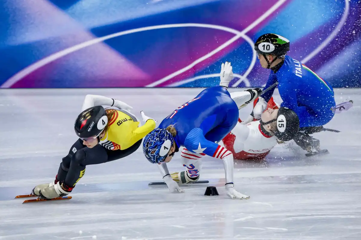 Scary blade incident for Polish speed skater - 1
