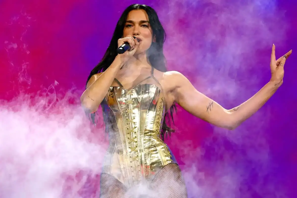 Dua Lipa Sues Samsung for $15 Million Over Unauthorized Use of Image on TV Boxes - 1