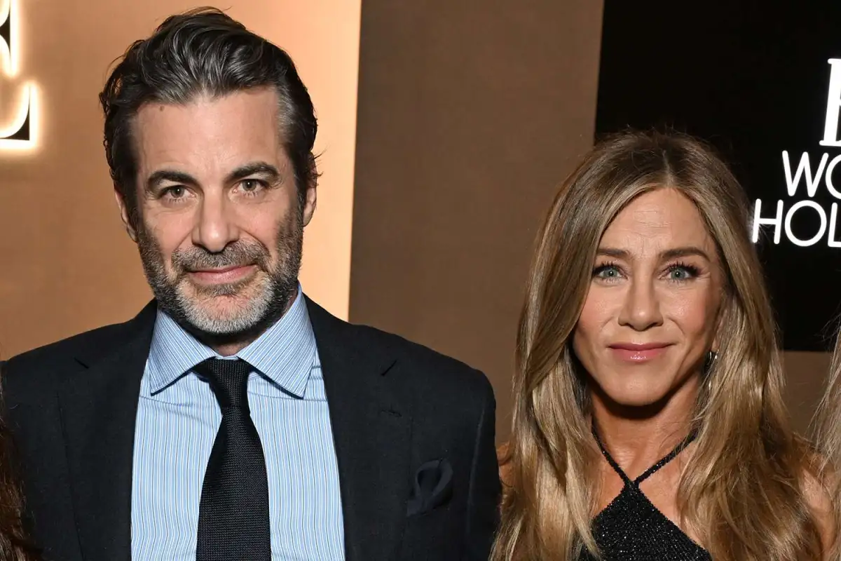 Jennifer Aniston and boyfriend Jim Curtis thrill fans as they join Jason Bateman and Bradley Cooper in surprising fellow 90s sitcom star Sean Hayes at his one-man show: 'Friends and Will & Grace in one picture!' - 3