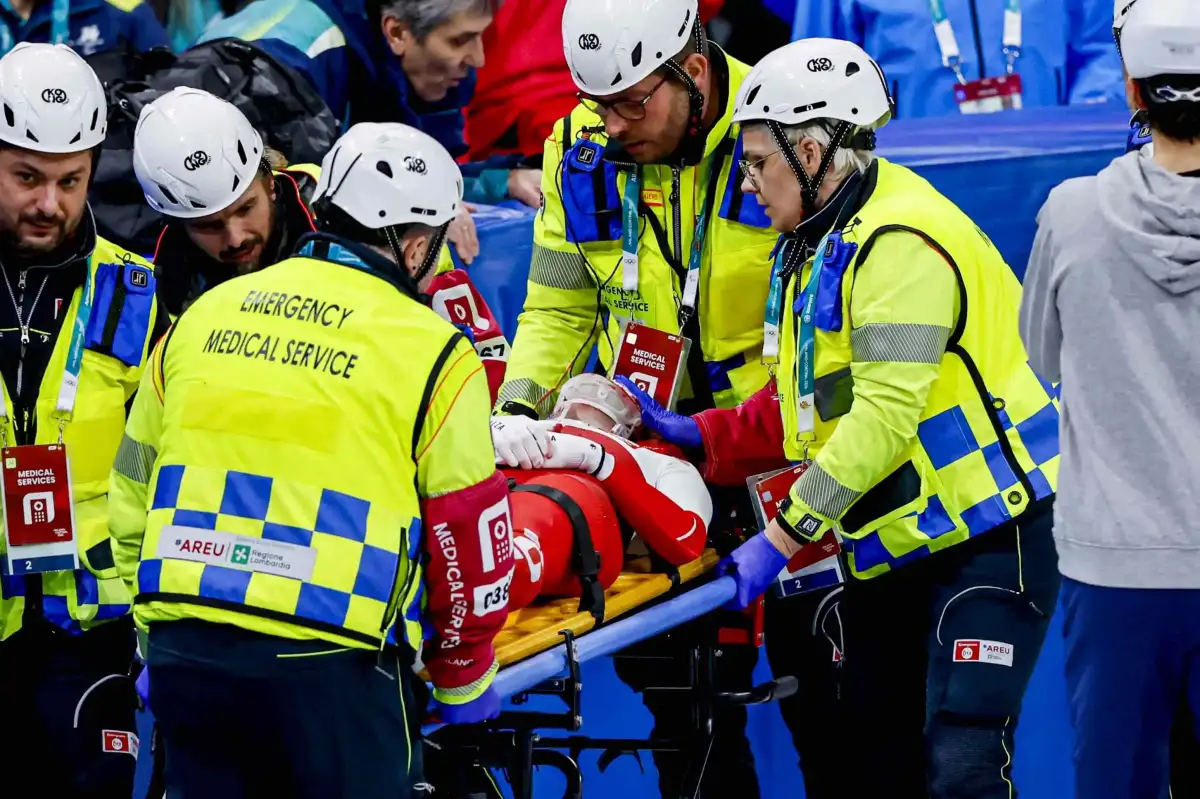 Scary blade incident for Polish speed skater - 2