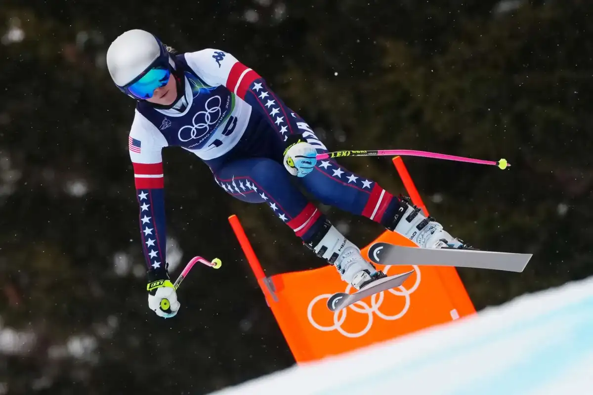 Lindsey Vonn pushes through pain in inspiring recovery video after Olympic setback - 4