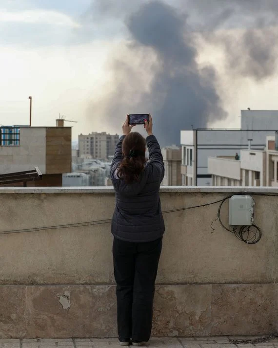 As the war goes on in Iran, American-Iranians struggle to stay in touch with family - 2