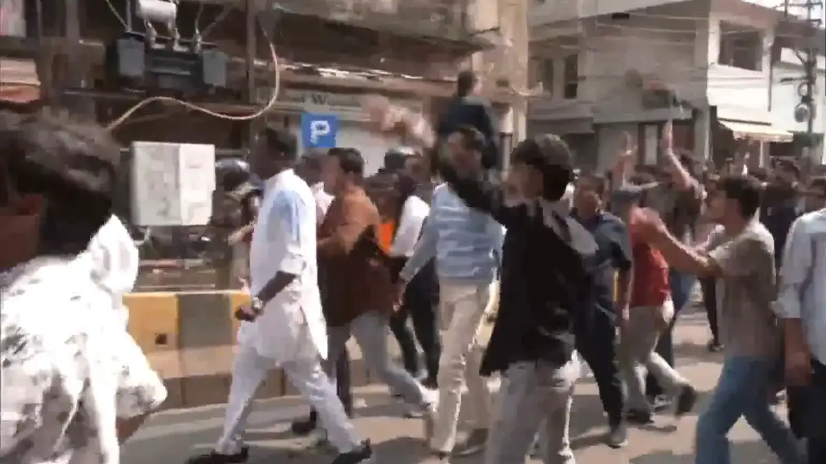 Ripples from AI summit protest reach Indore: BJP, Congress workers clash, several injured - 4
