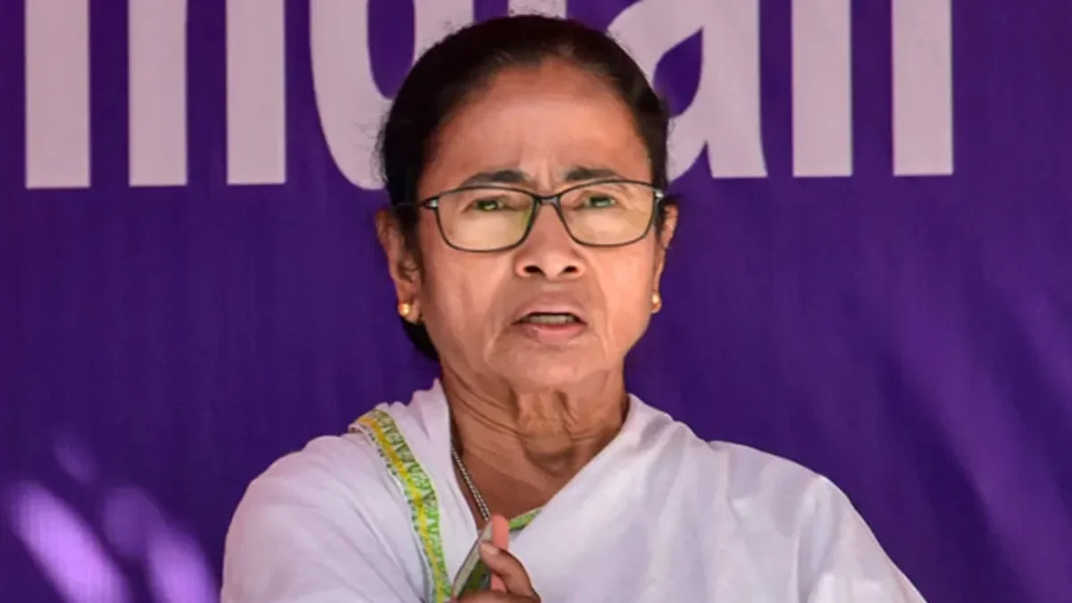 Mamata visits Bhabanipur EVM strong room, warns against counting irregularities - 3