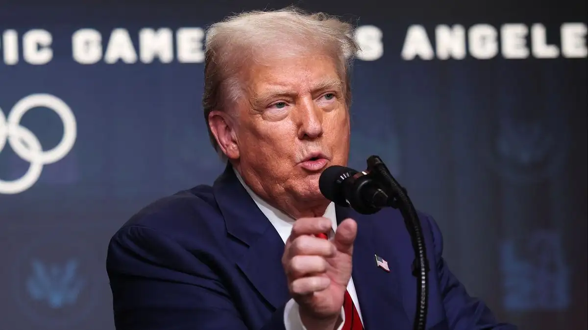 Trump Calls Himself a ‘Schmuck’ for Donating His Presidential Salary - 4