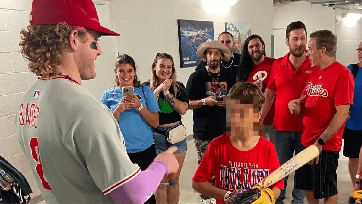 Baseball star issues vulgar response to female fan after she hurled abuse at him for missing a catch - 3