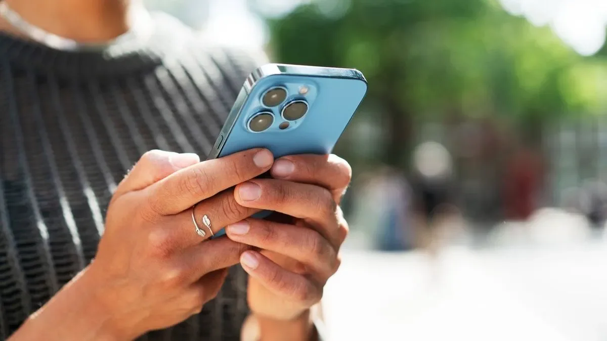 Urgent warning to iPhone users over 'high alert' scam stealing lifesavings: Delete NOW - 2