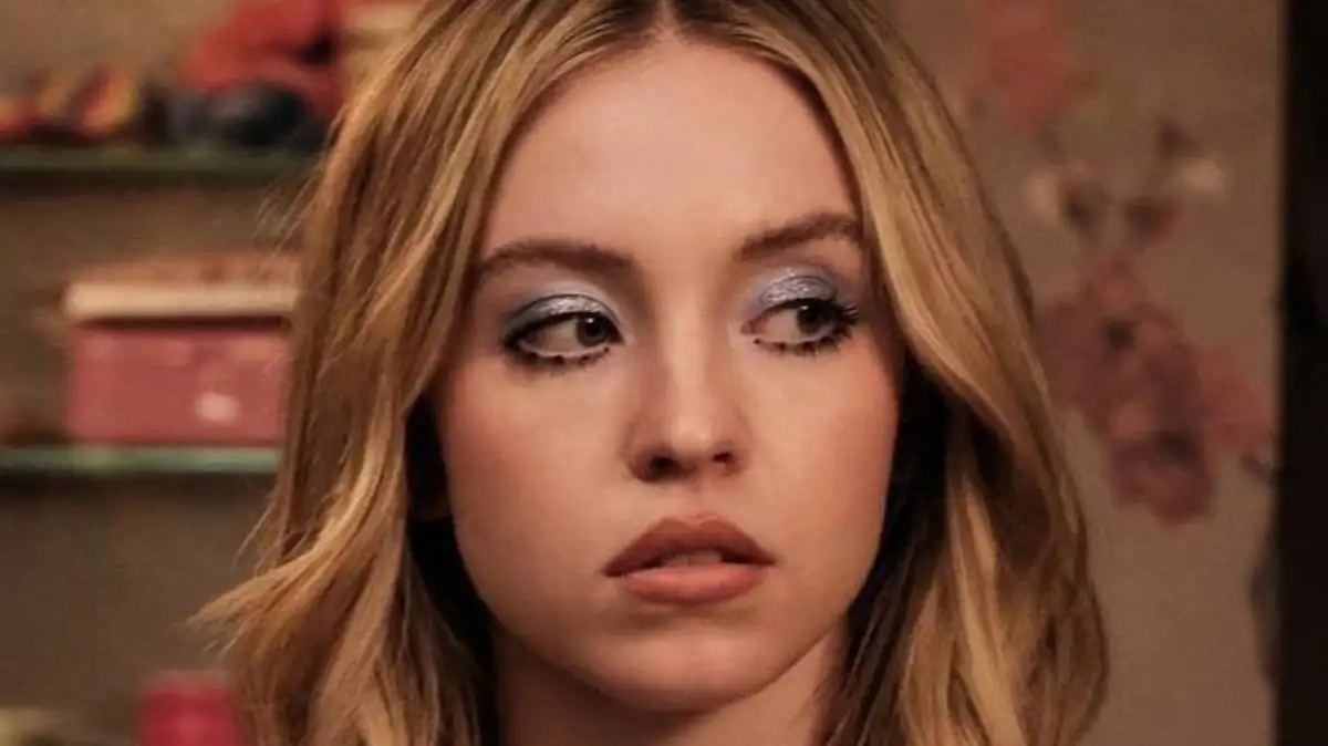 Sydney Sweeney wrangles a python nearly NUDE in latest shock Euphoria episode as 'tired' fans slam 'weird' plot: 'WTF is this' - 3