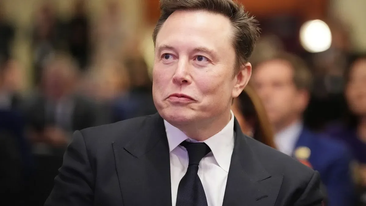 Musk changes course on Mars quest and shoots for moon – again - 2