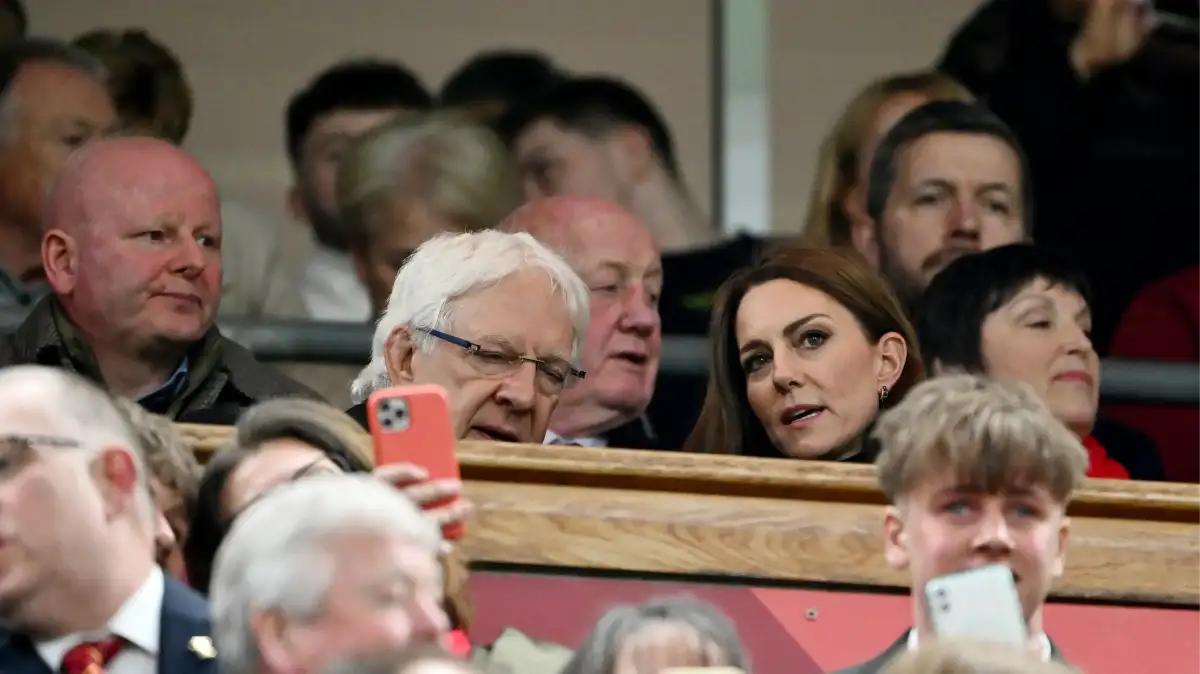 Kate keeps on smiling as she greets England rugby players following defeat to Ireland - after she and Anne braved the Six Nations crowds amid Royal week from hell - 2